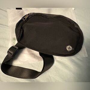 Brand new Halara cross body/fanny pack